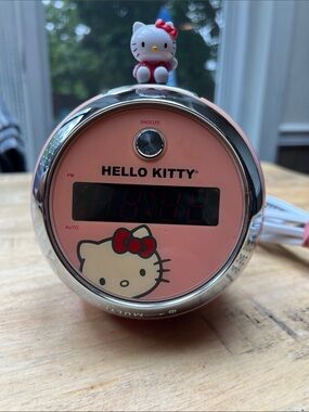 Hello Kitty KT2054 projection clock radio in pink.